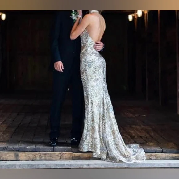 Perfect for Prom/Pageant - Picture 2 of 4